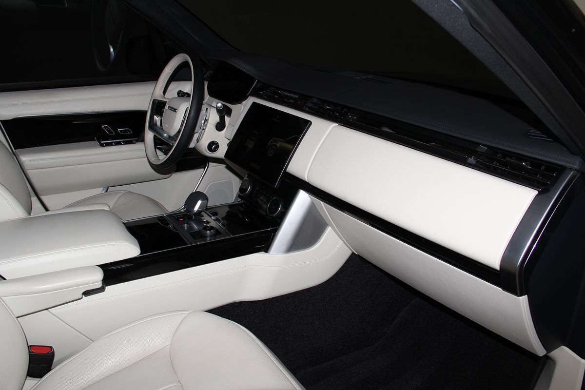 2023 Land Rover Range Rover SE photo 51