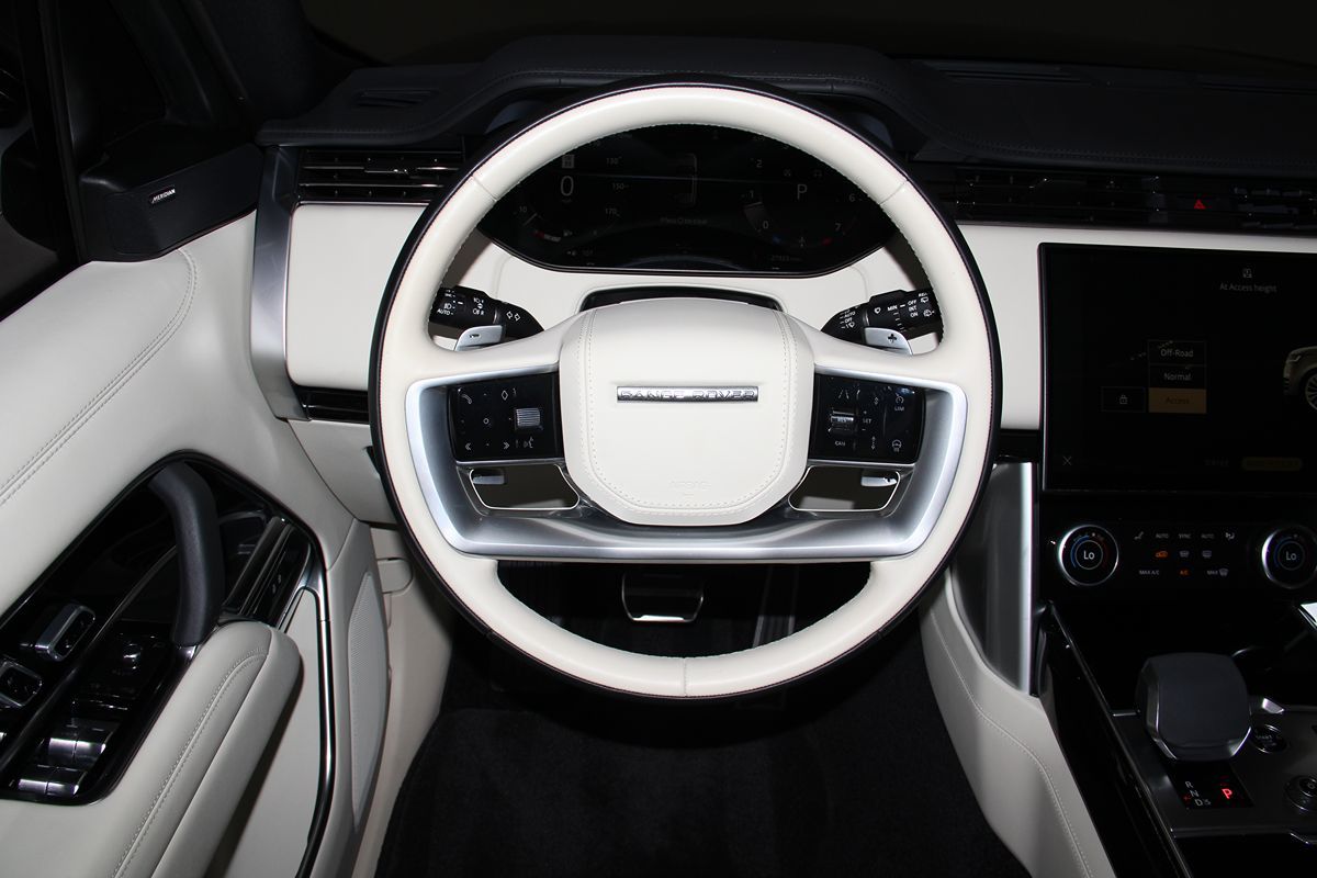 2023 Land Rover Range Rover SE photo 52