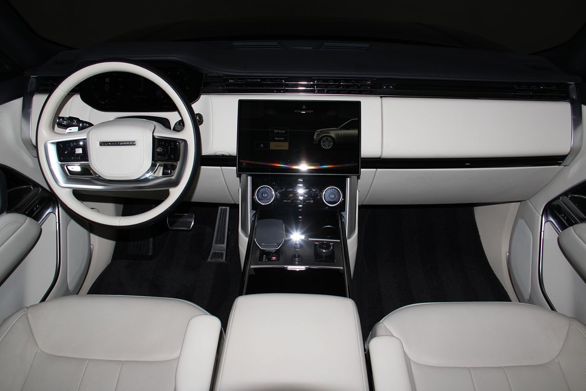 2023 Land Rover Range Rover SE photo 53