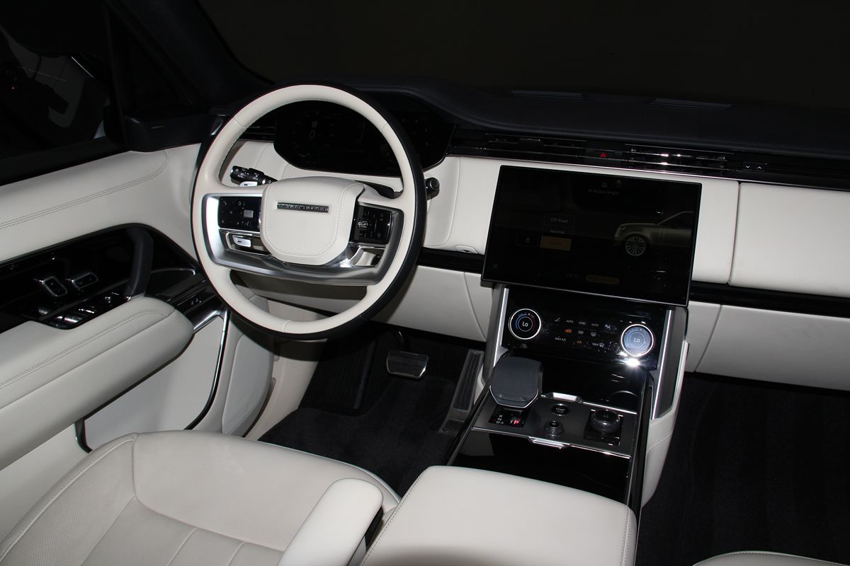 2023 Land Rover Range Rover SE photo 54