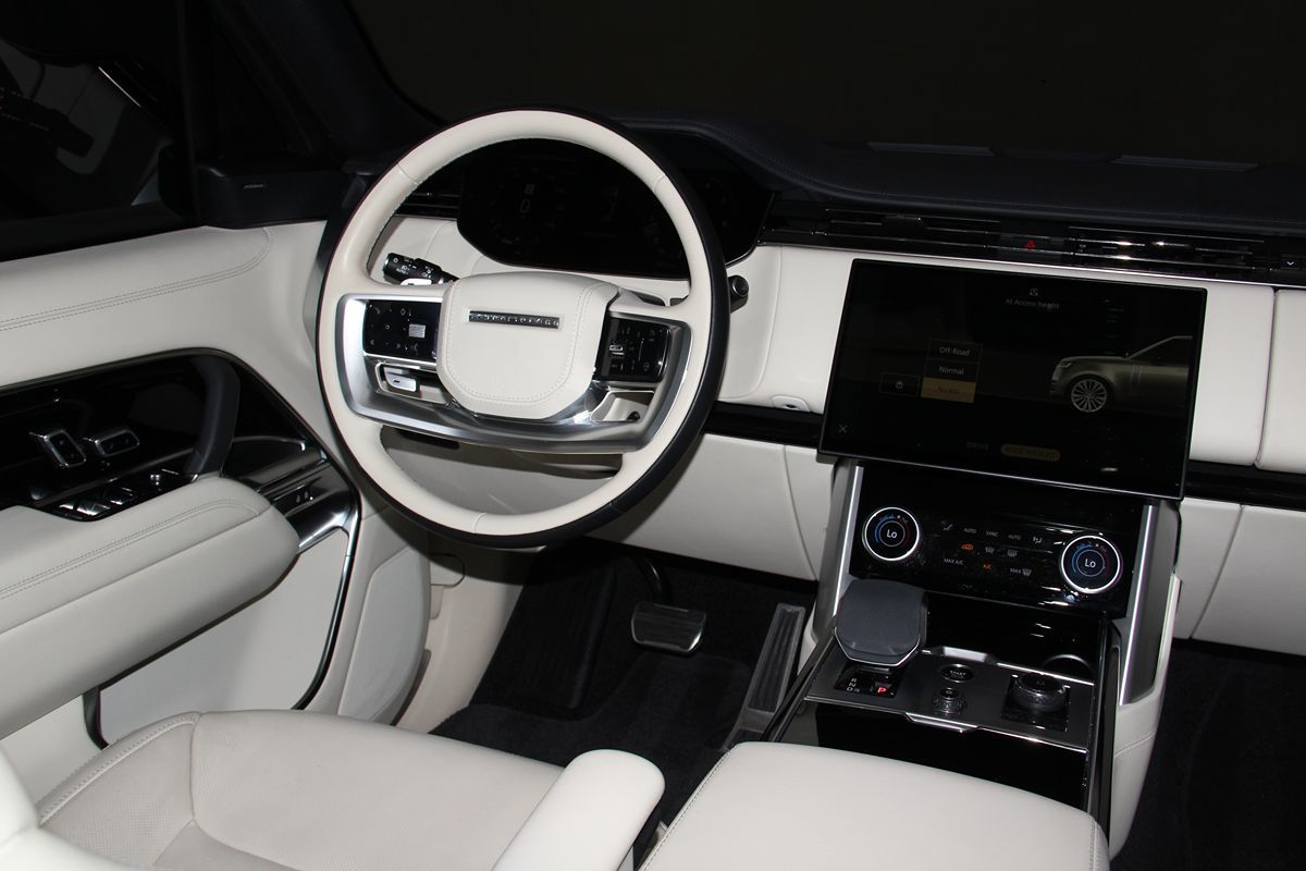 2023 Land Rover Range Rover SE photo 55