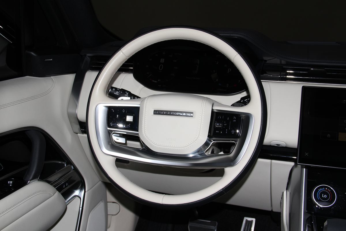 2023 Land Rover Range Rover SE photo 56