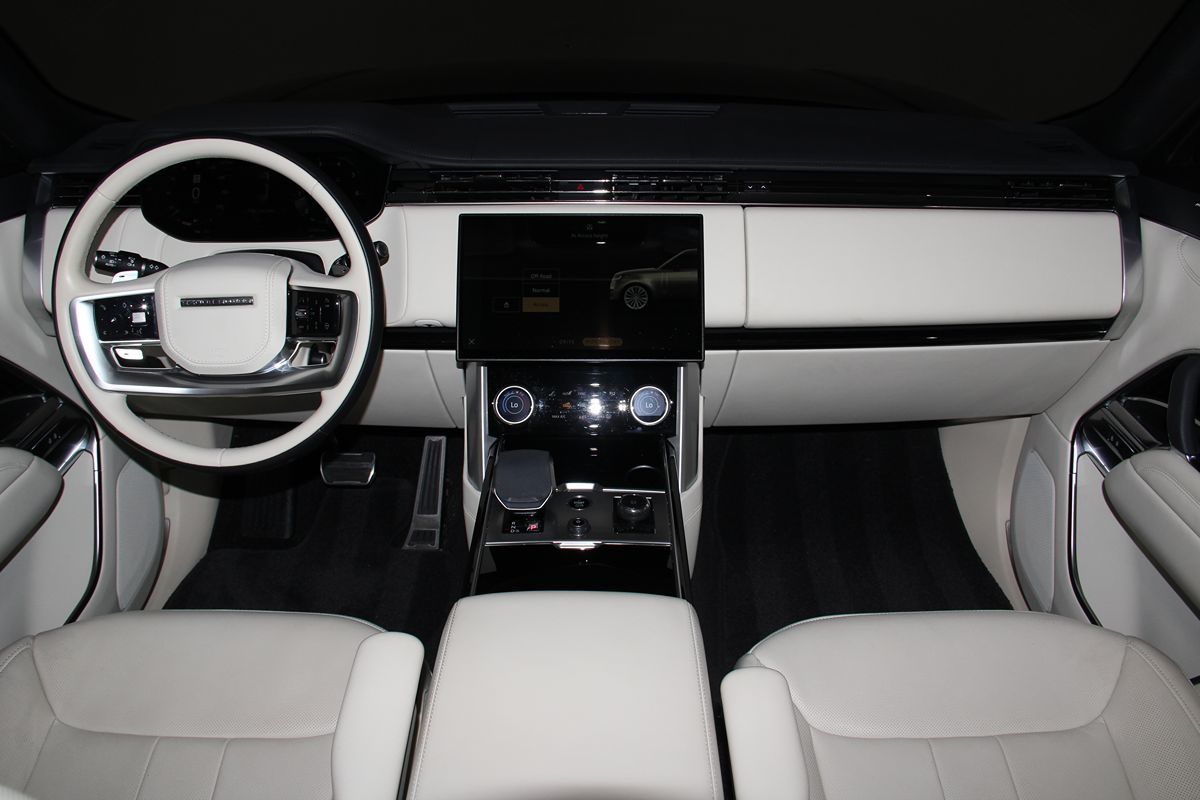 2023 Land Rover Range Rover SE photo 57