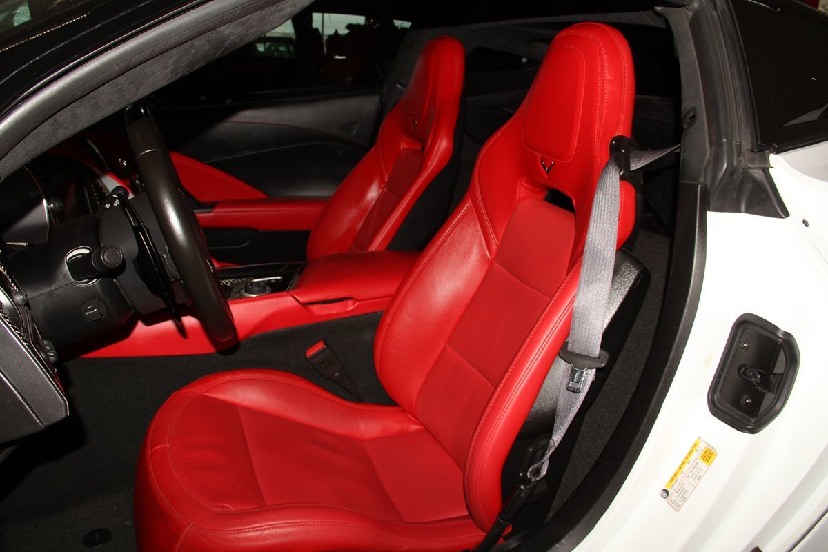 2014 Chevrolet Corvette 3LT photo 32