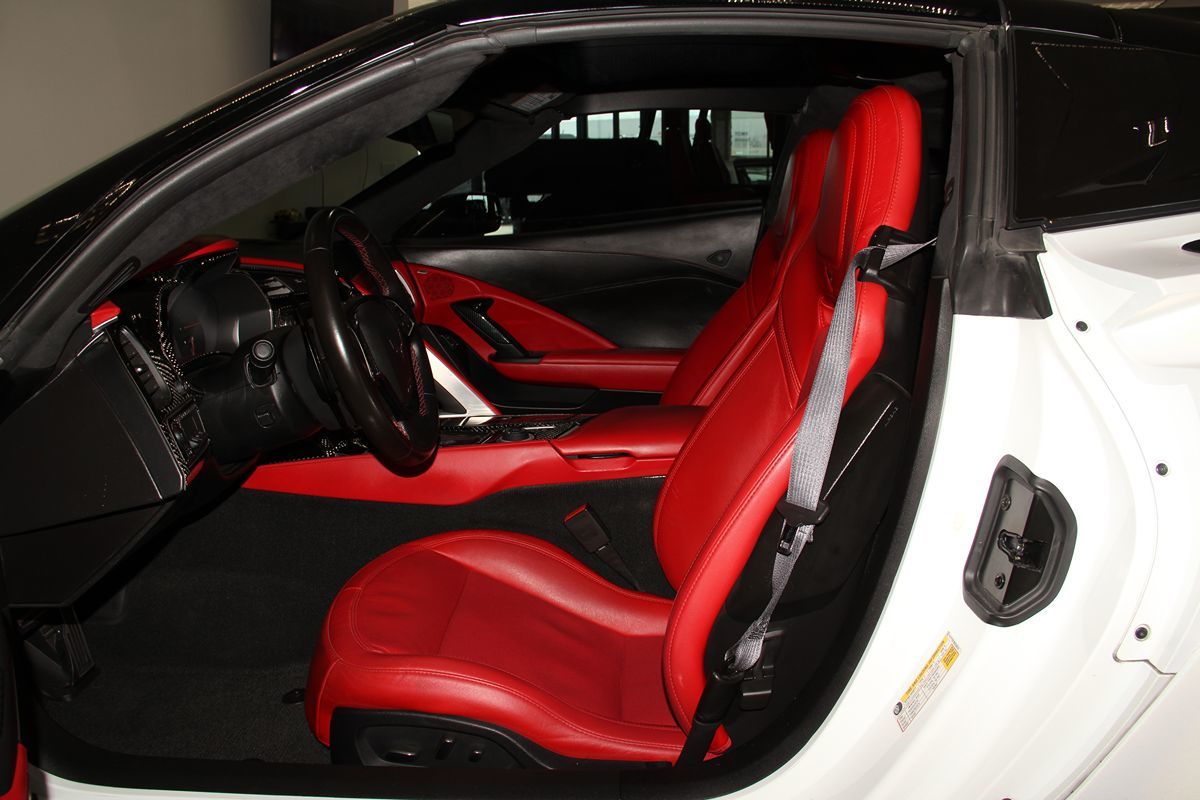 2014 Chevrolet Corvette 3LT photo 35
