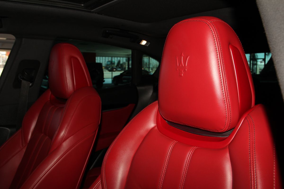 2017 Maserati Levante photo 35