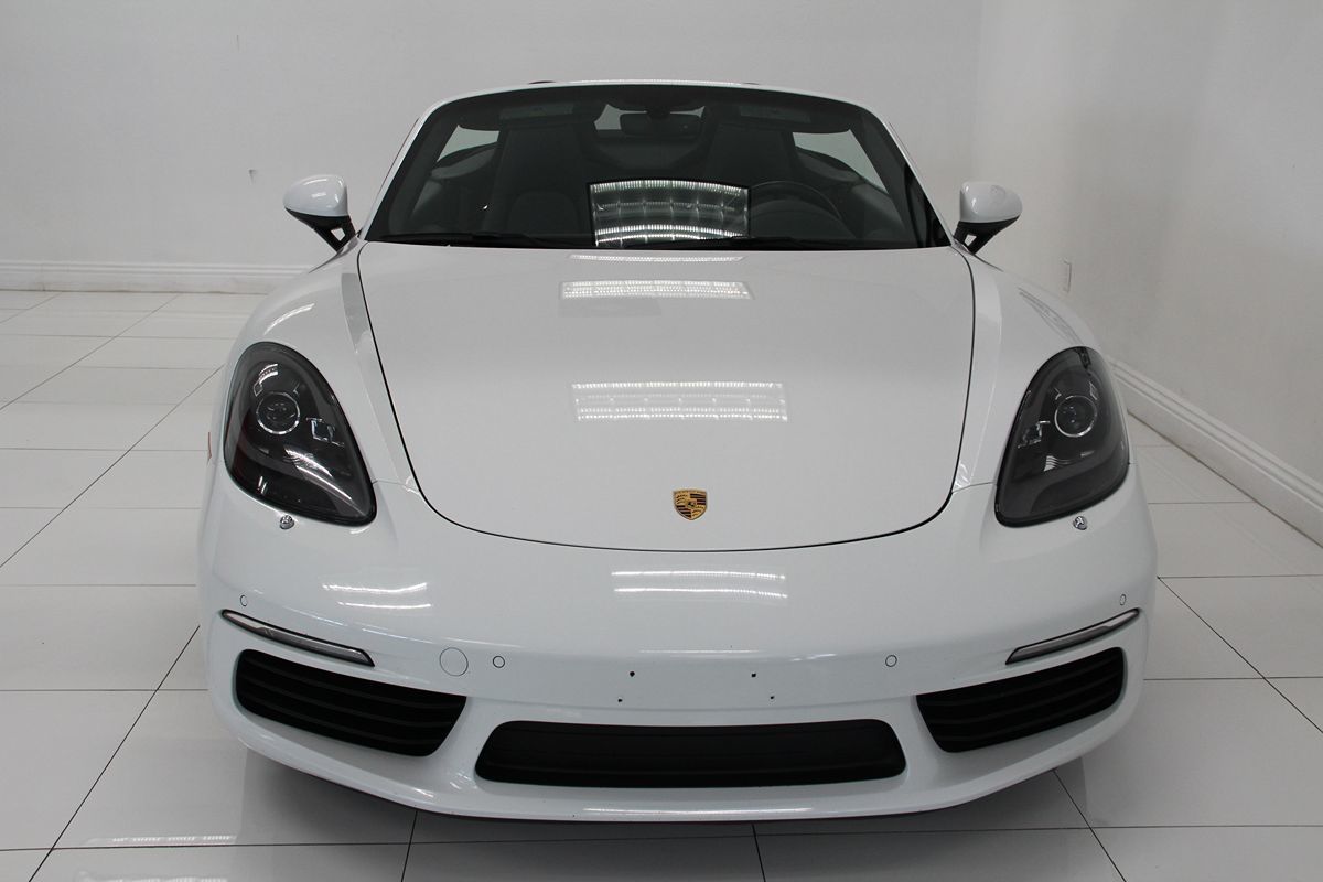2017 Porsche Boxster photo 2