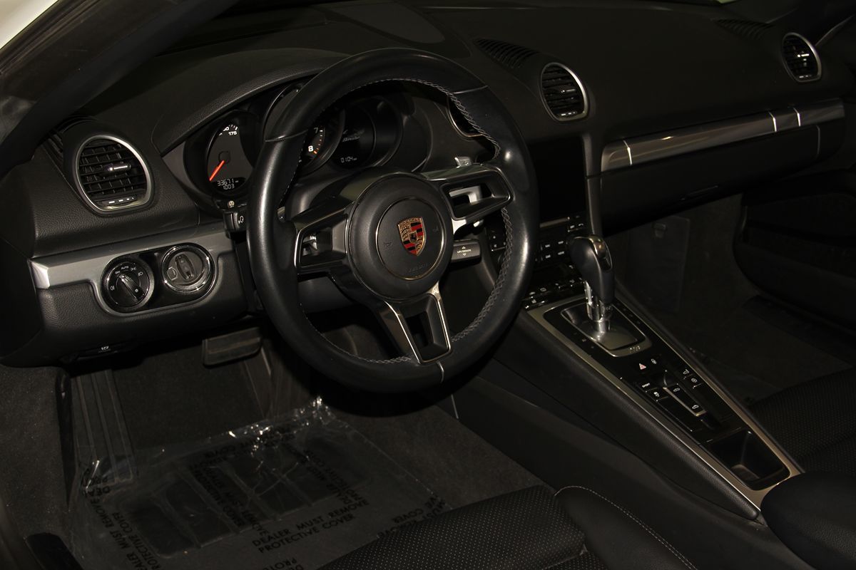 2017 Porsche Boxster photo 23