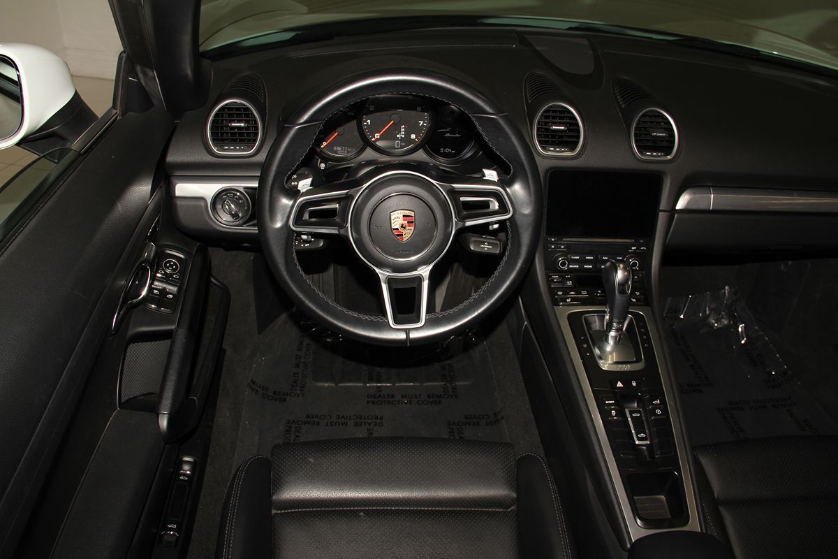 2017 Porsche Boxster photo 25