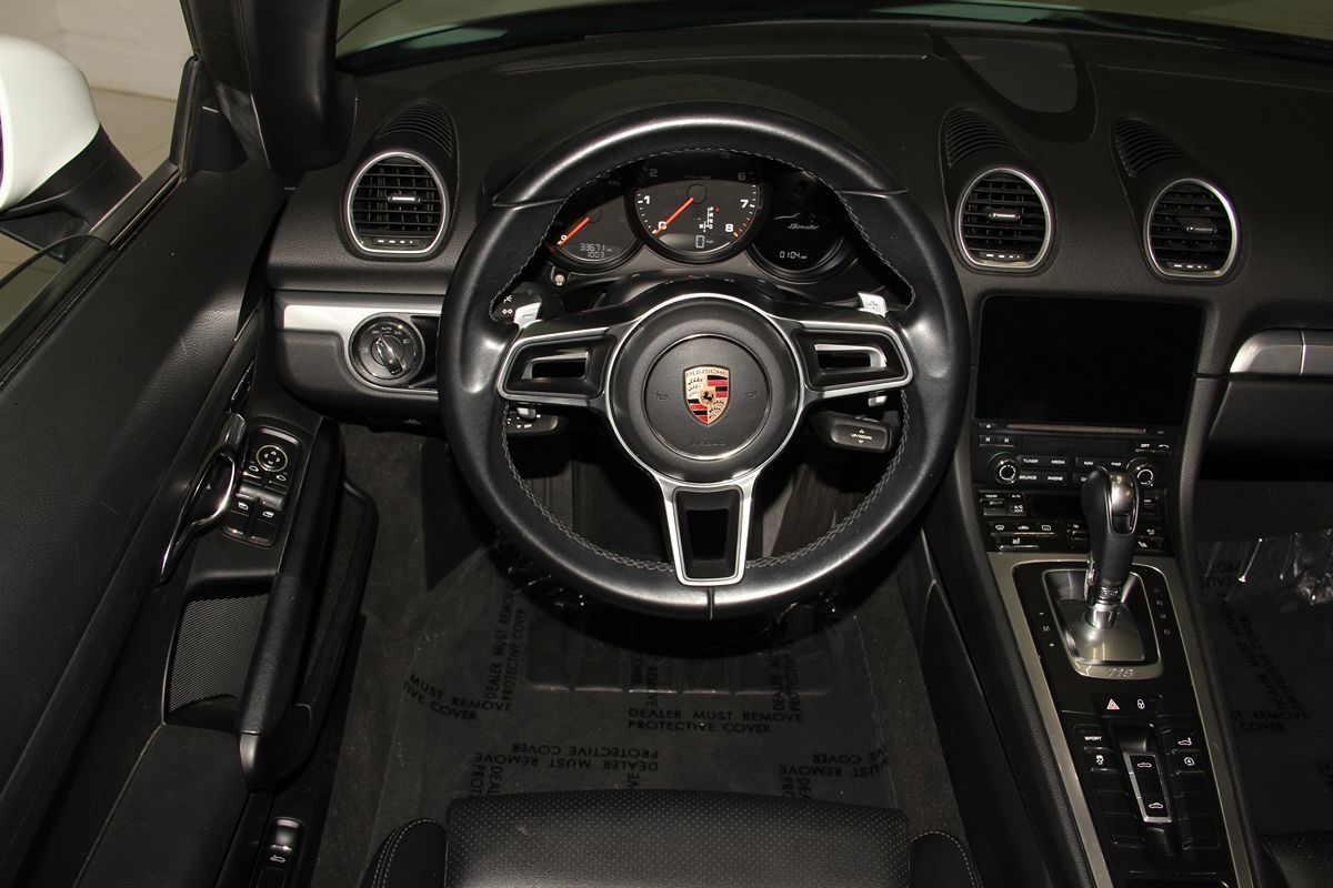 2017 Porsche Boxster photo 26