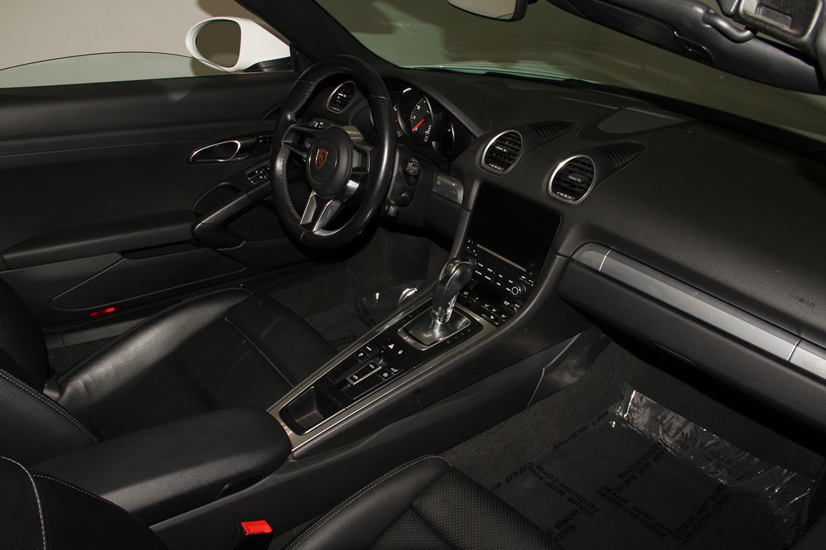 2017 Porsche Boxster photo 29