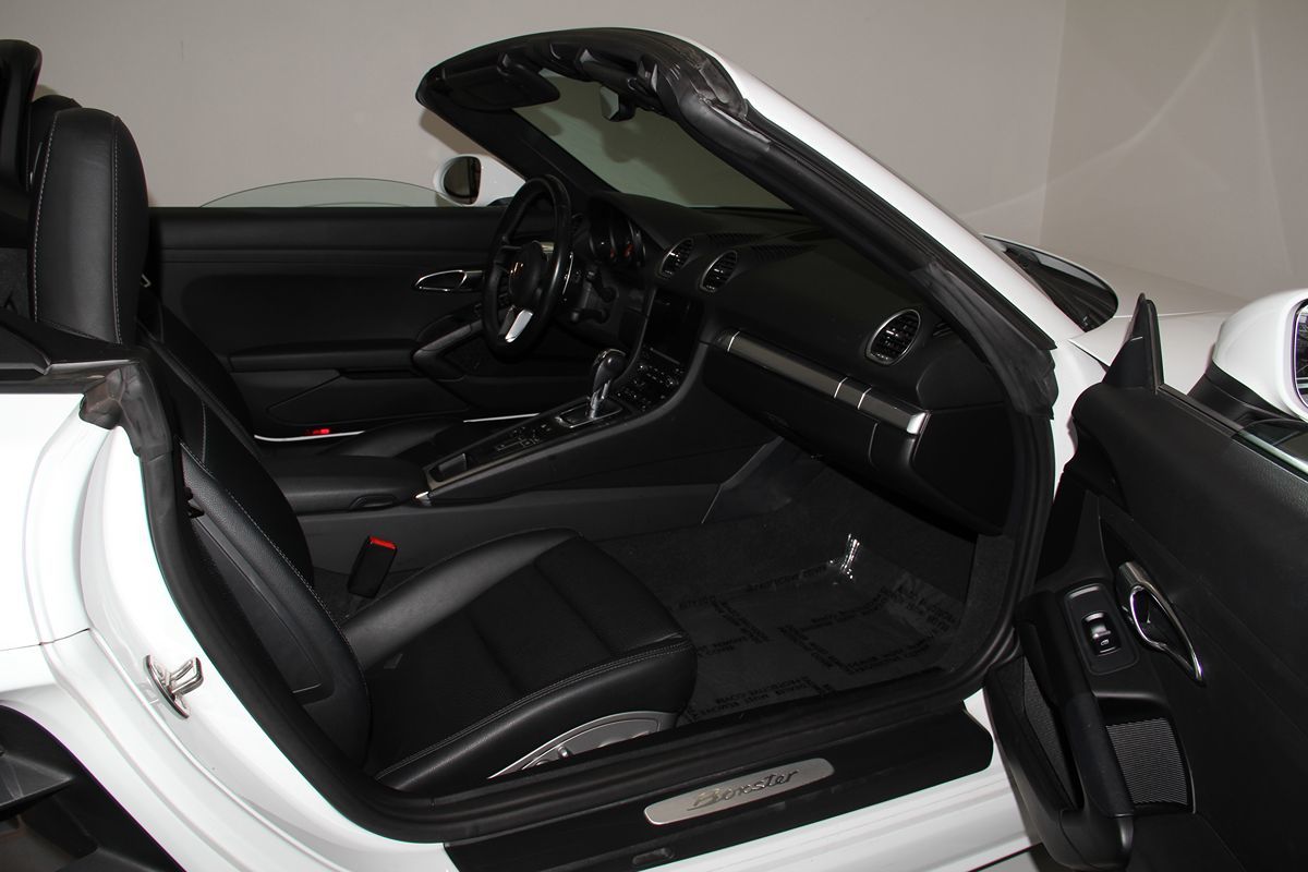2017 Porsche Boxster photo 30