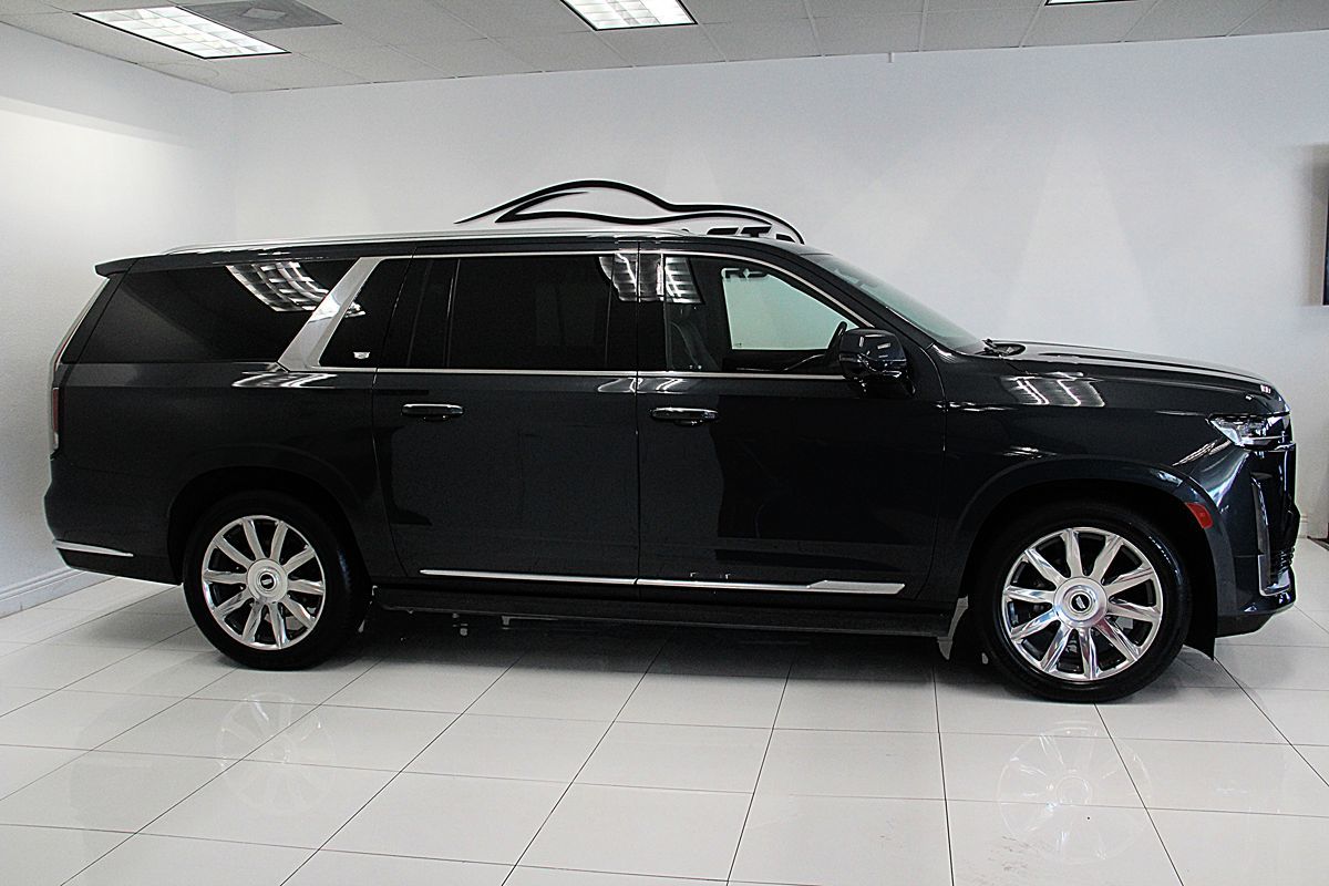 2022 Cadillac Escalade ESV Premium Luxury photo 3