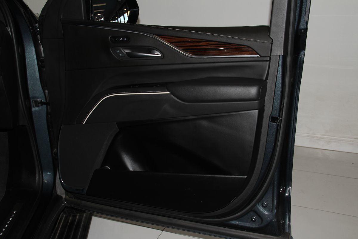 2022 Cadillac Escalade ESV Premium Luxury photo 40