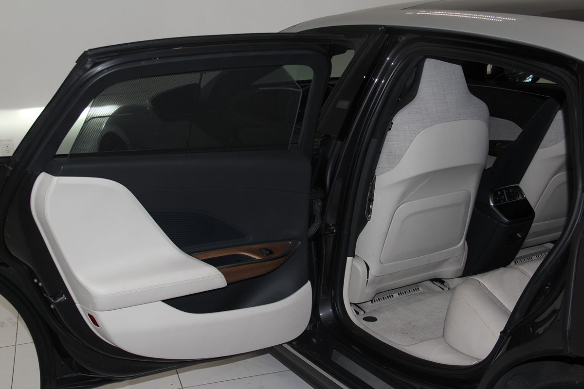 Lucid Air photo 28
