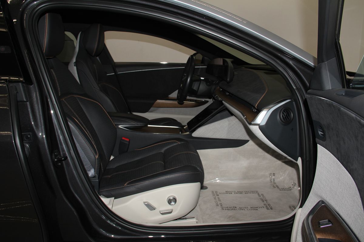 Lucid Air photo 36