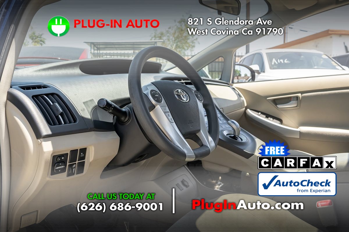 2011 Toyota Prius Three photo 4