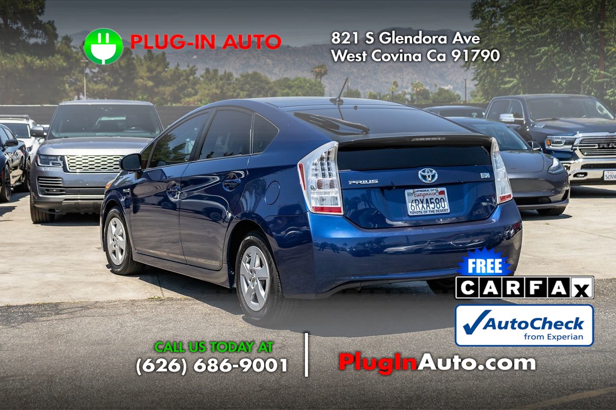2011 Toyota Prius Three photo 2