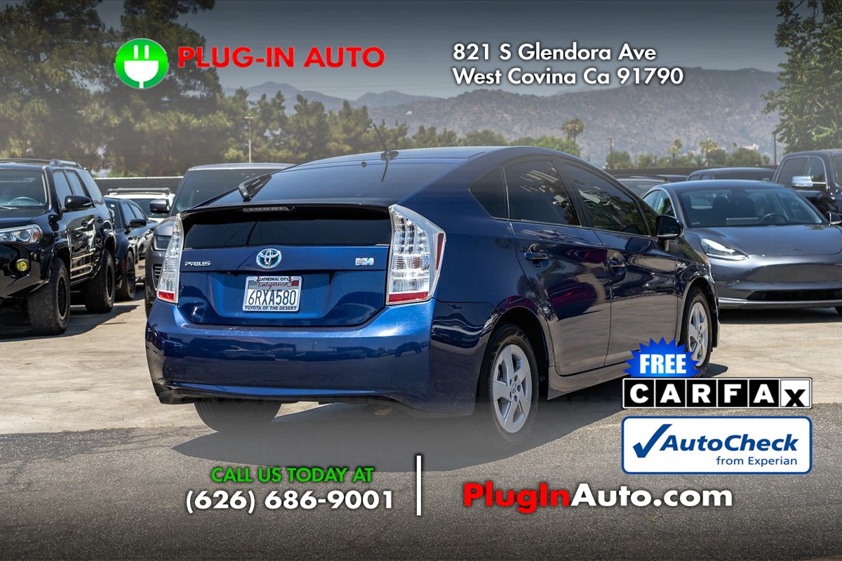 2011 Toyota Prius Three photo 3