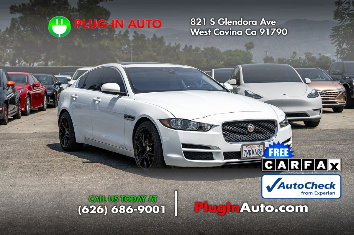 2017 Jaguar XE Premium photo 3