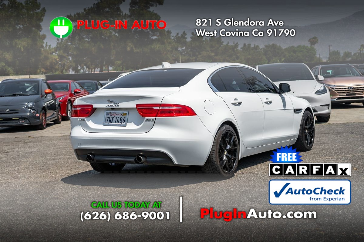 2017 Jaguar XE Premium photo 4