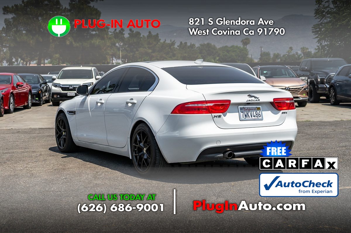 2017 Jaguar XE Premium photo 2