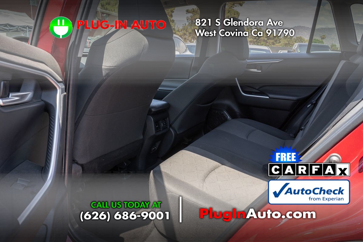 2023 Toyota RAV4 XLE photo 4