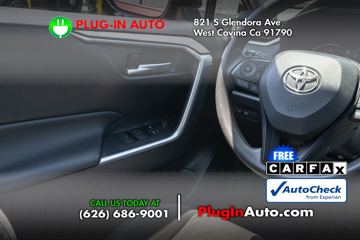 2023 Toyota RAV4 XLE photo 8
