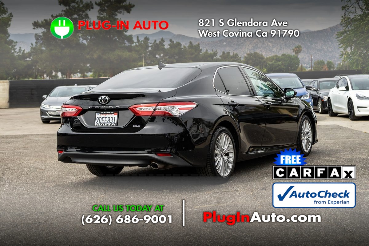 2019 Toyota Camry SE XLE photo 3