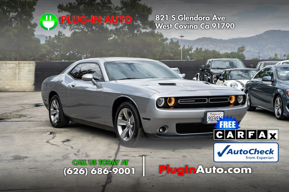 2017 Dodge Challenger SXT photo 3