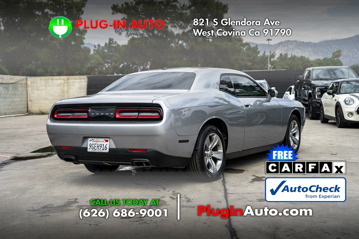 2017 Dodge Challenger SXT photo 4