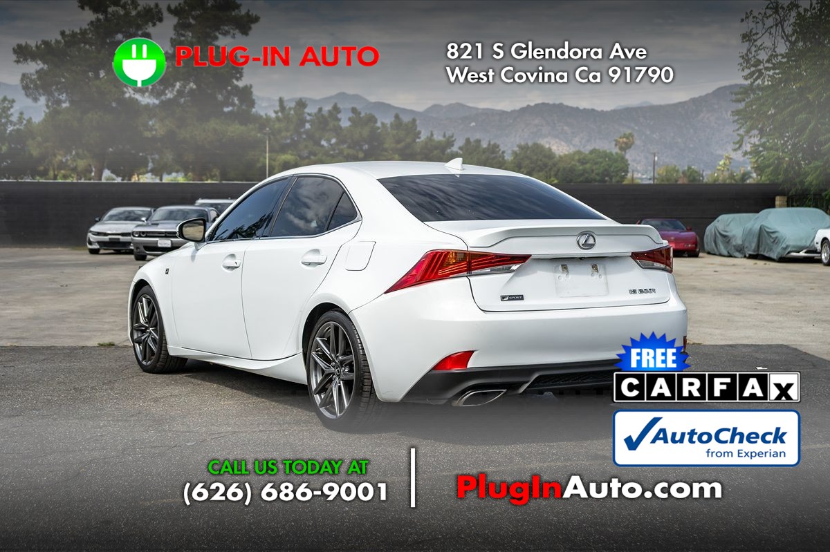 2017 Lexus IS 200t photo 2
