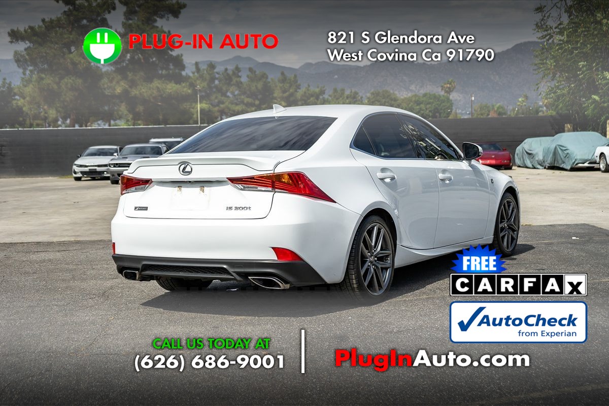 2017 Lexus IS 200t photo 4