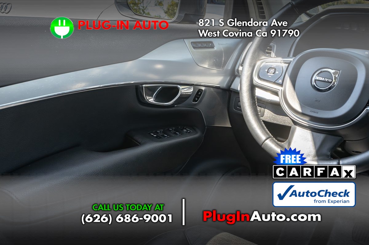 Sold 2016 Volvo XC90 T6 Momentum in West Covina