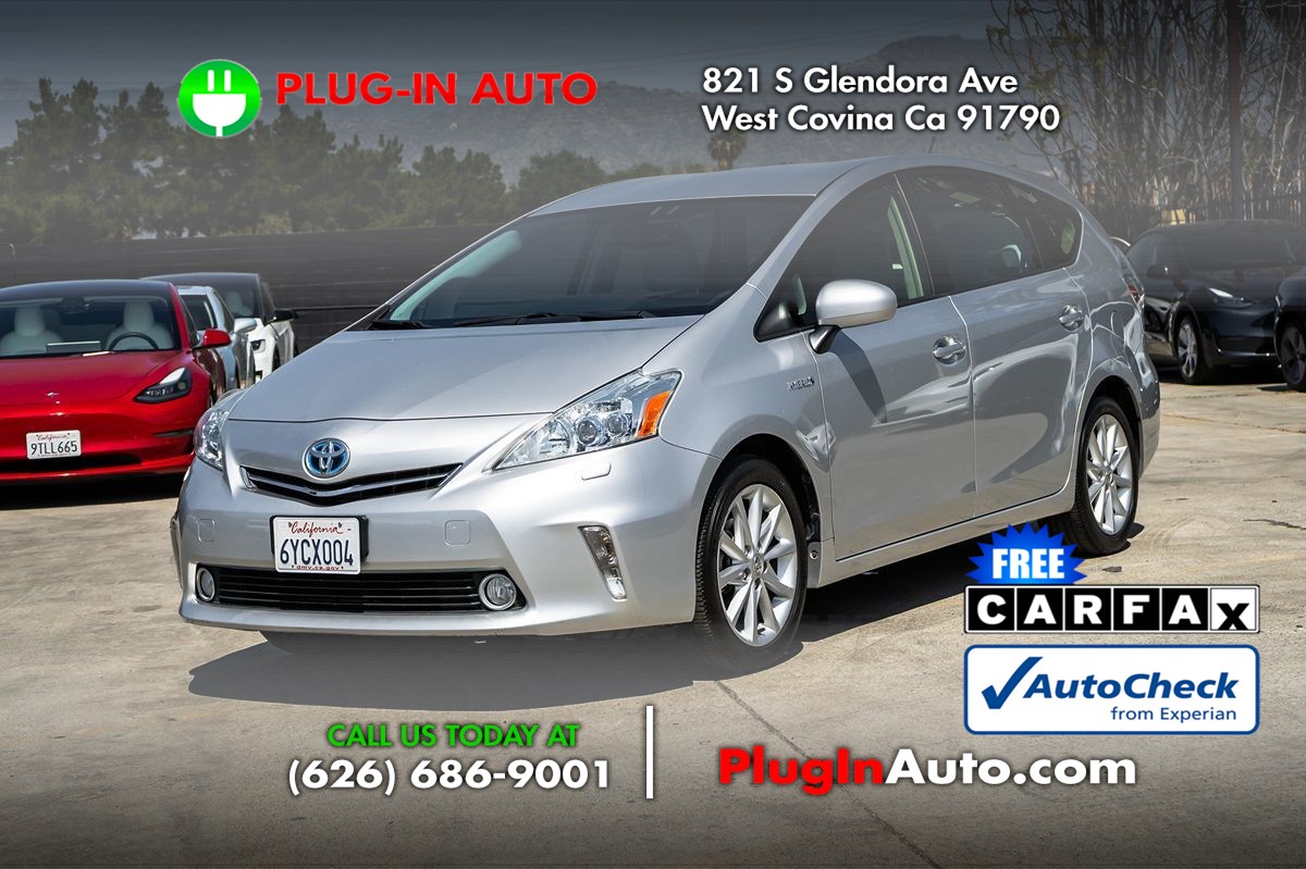 2012 Toyota Prius v Five's photo