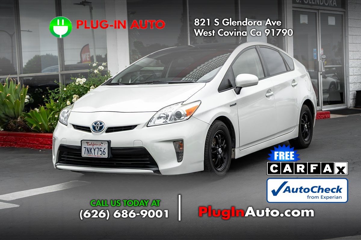 2015 Toyota Prius Three's photo
