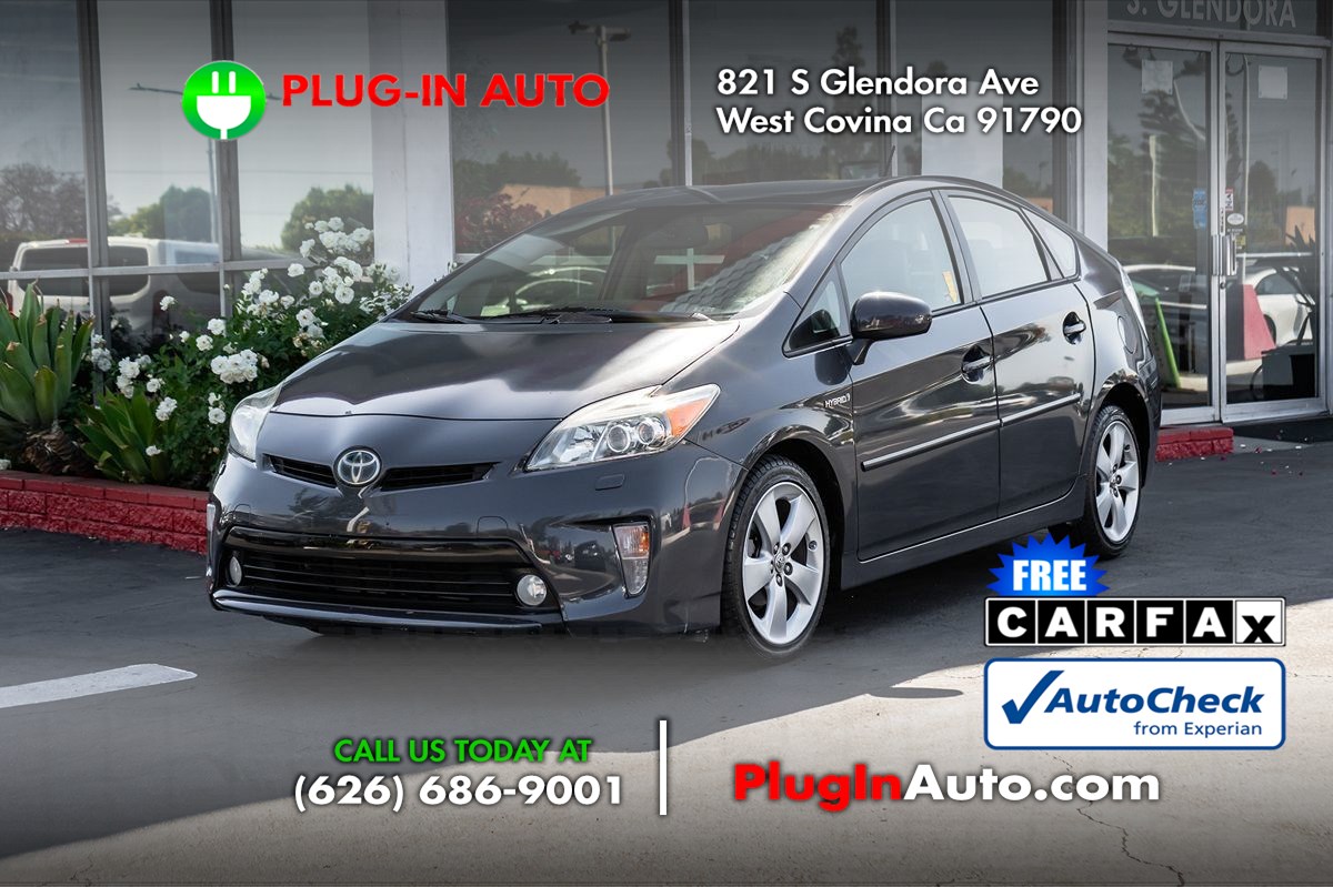 2015 Toyota Prius Five's photo