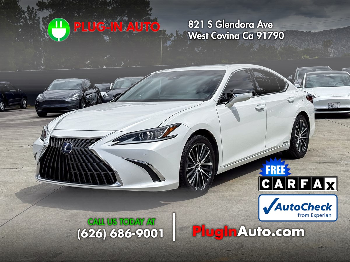 2022 Lexus ES 300h 300h's photo