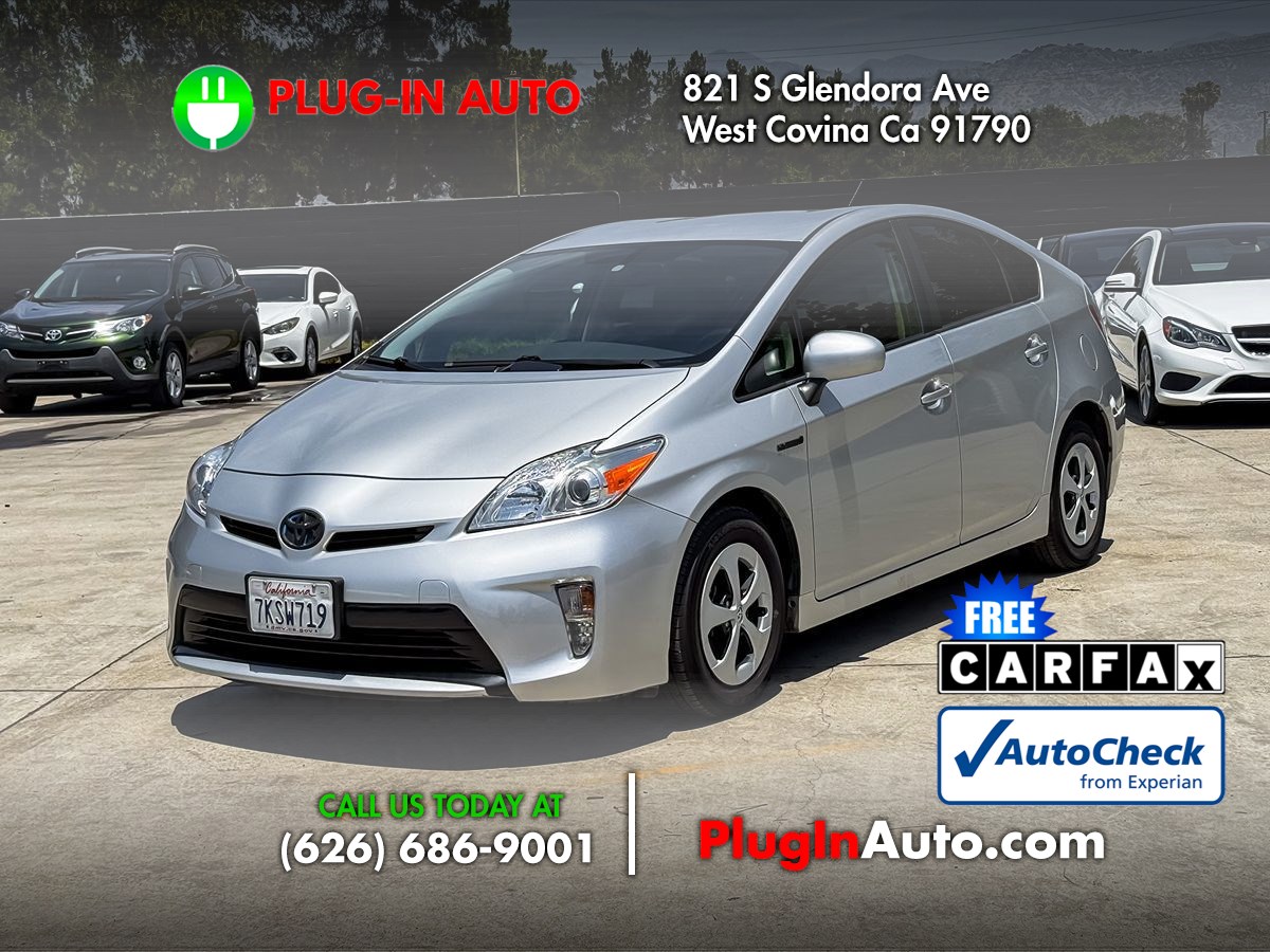 2015 Toyota Prius Four's photo