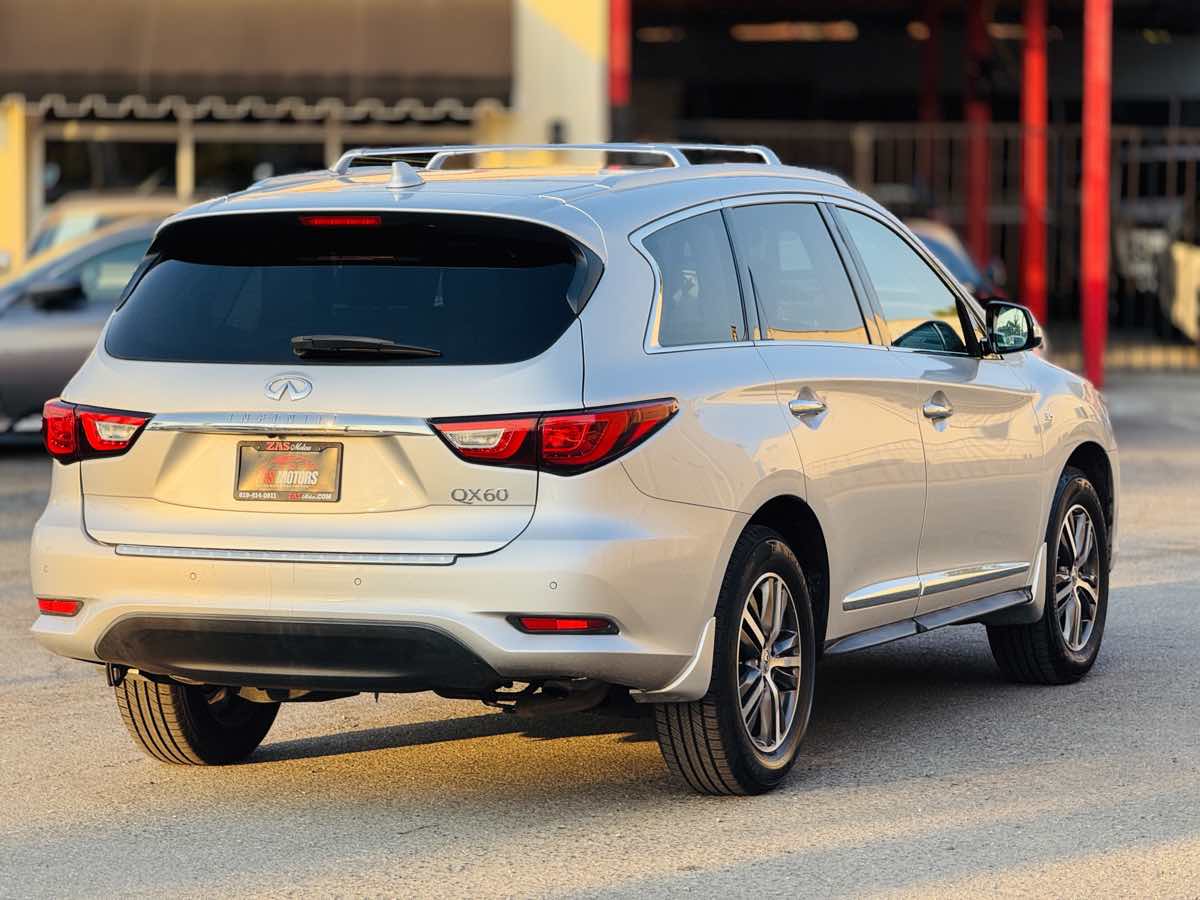 2017 Infiniti QX60 Base photo 6