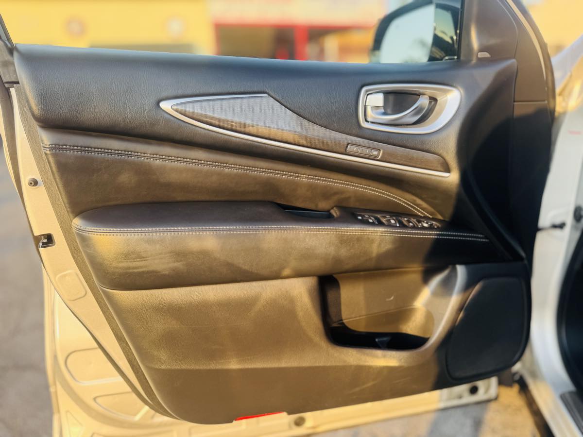 2017 Infiniti QX60 Base photo 15