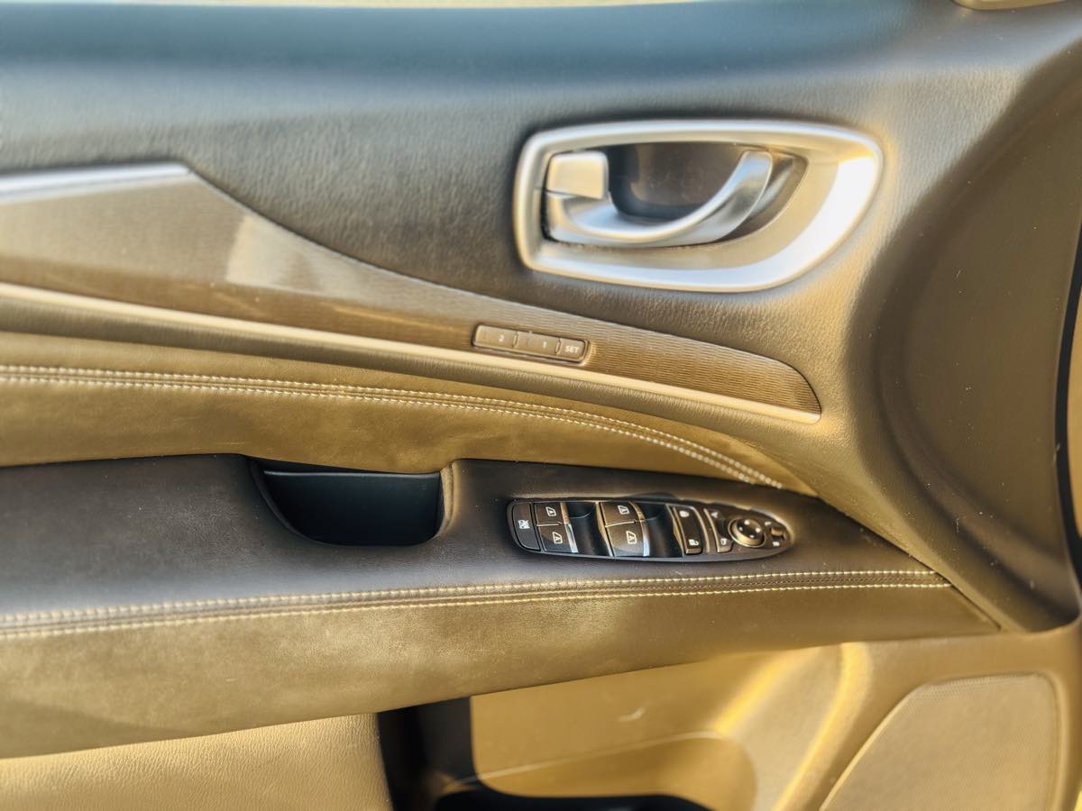 2017 Infiniti QX60 Base photo 16