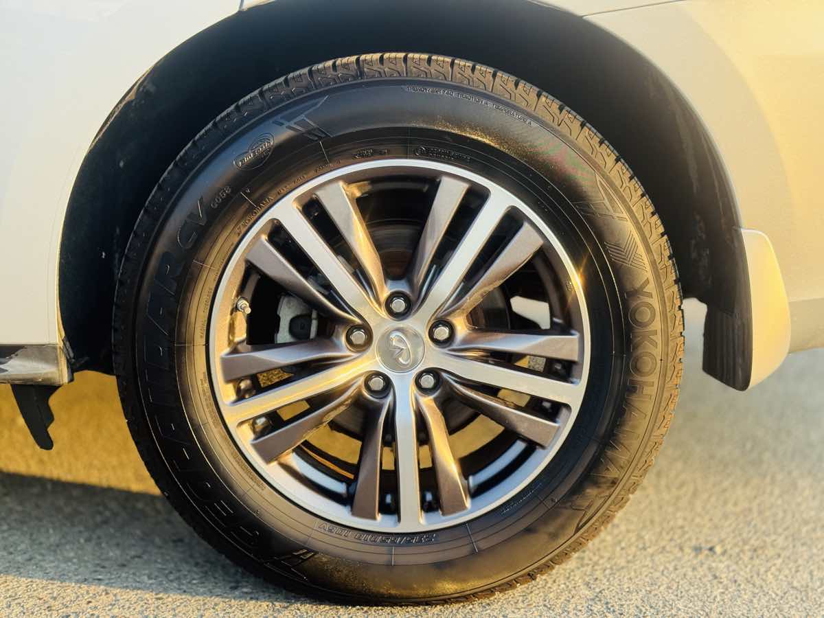 2017 Infiniti QX60 Base photo 13