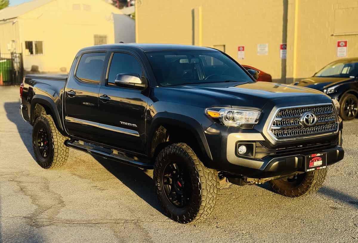 2017 Toyota Tacoma SR5 Double Cab V6 photo 4