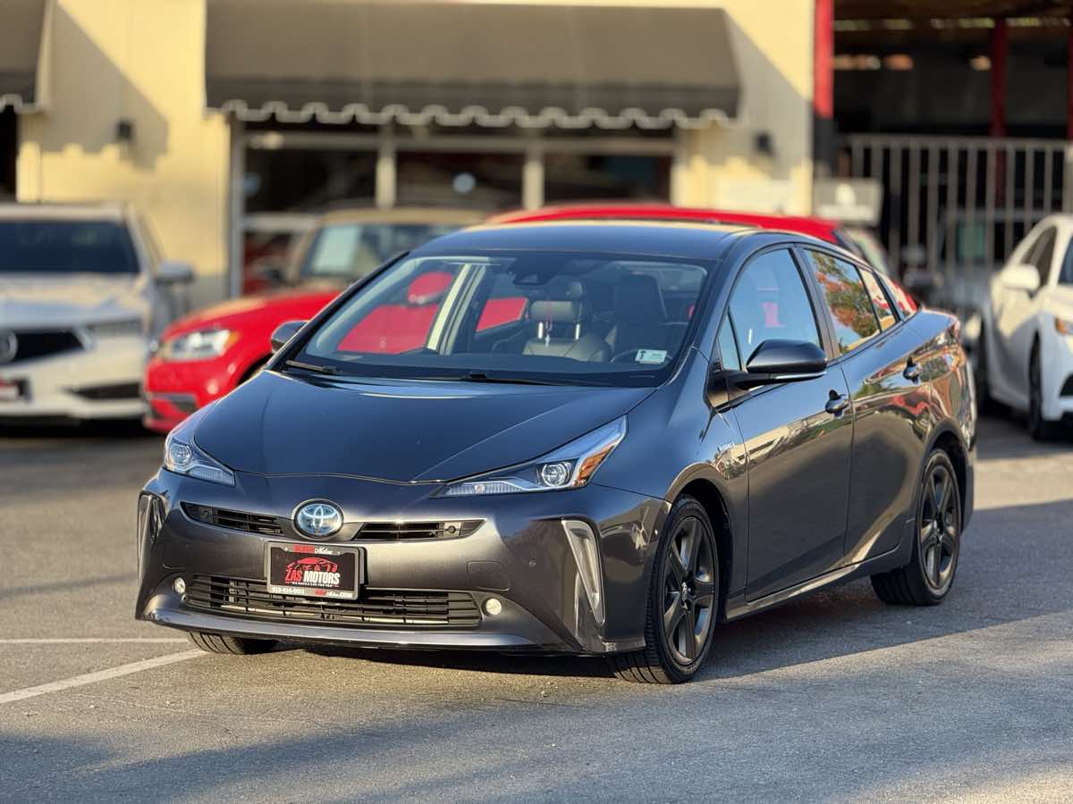 2022 Toyota Prius Limited photo 3