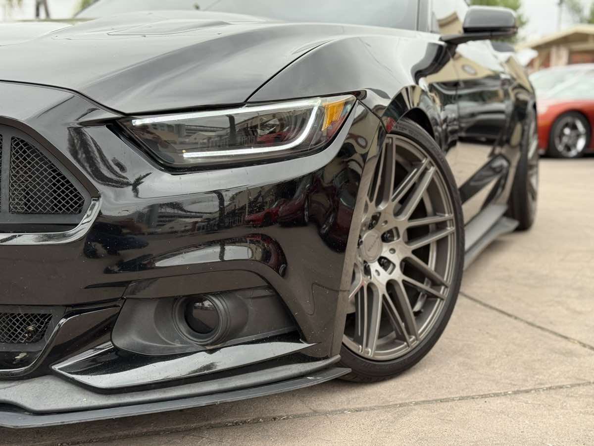 2016 Ford Mustang GT Premium photo 2