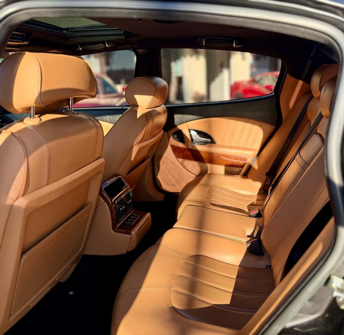 2010 Maserati Quattroporte S photo 16