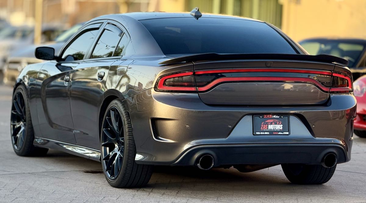 2018 Dodge Charger R/T Scat Pack photo 3