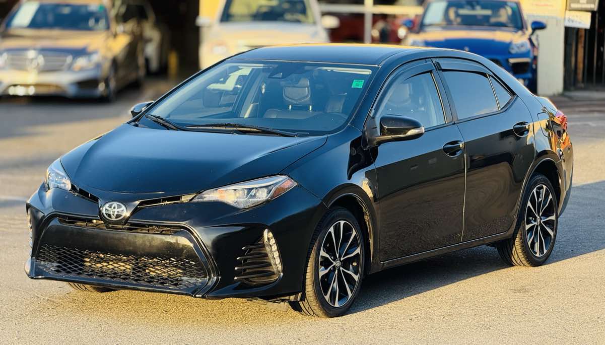 2019 Toyota Corolla SE photo 3