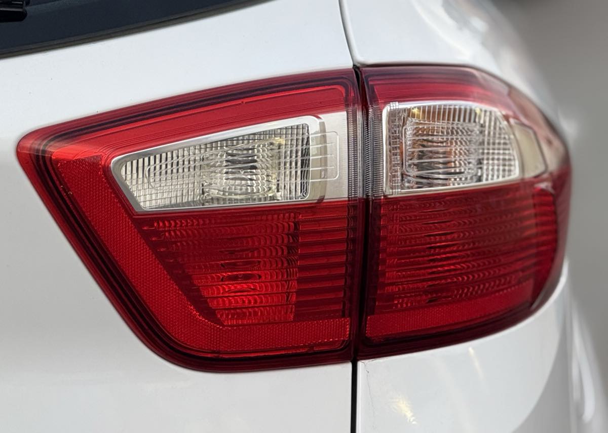 2013 Ford C-Max Hybrid SE photo 11